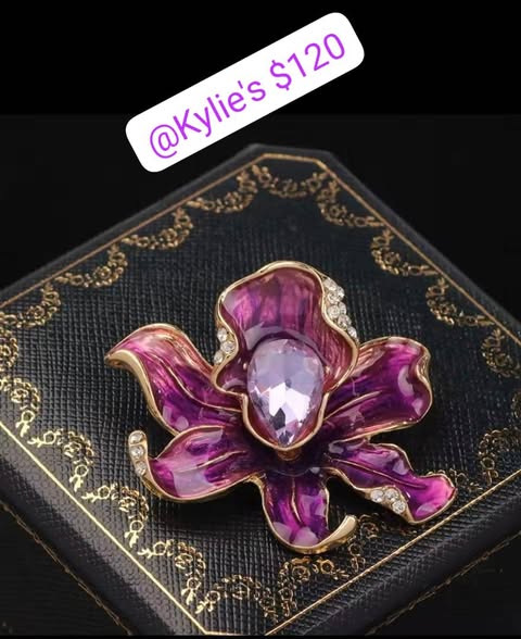Brooches photo 3