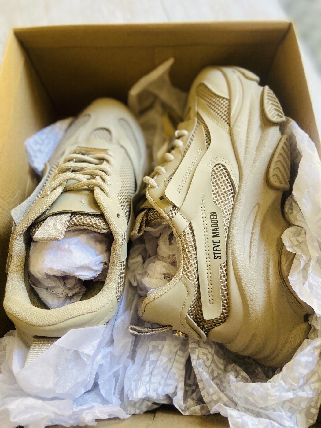Steve Madden Cream sneakers photo 1