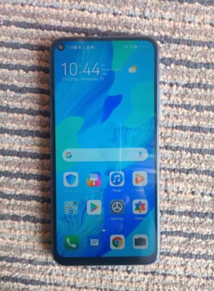 Nova 5T photo 1