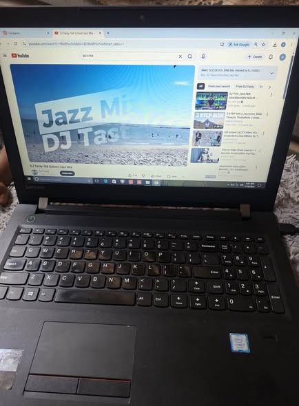 Lenovo laptop photo 3