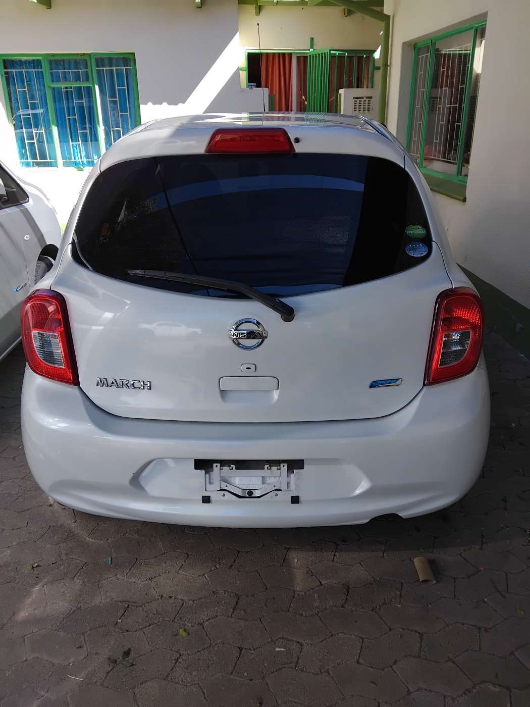 Nissan March photo 3