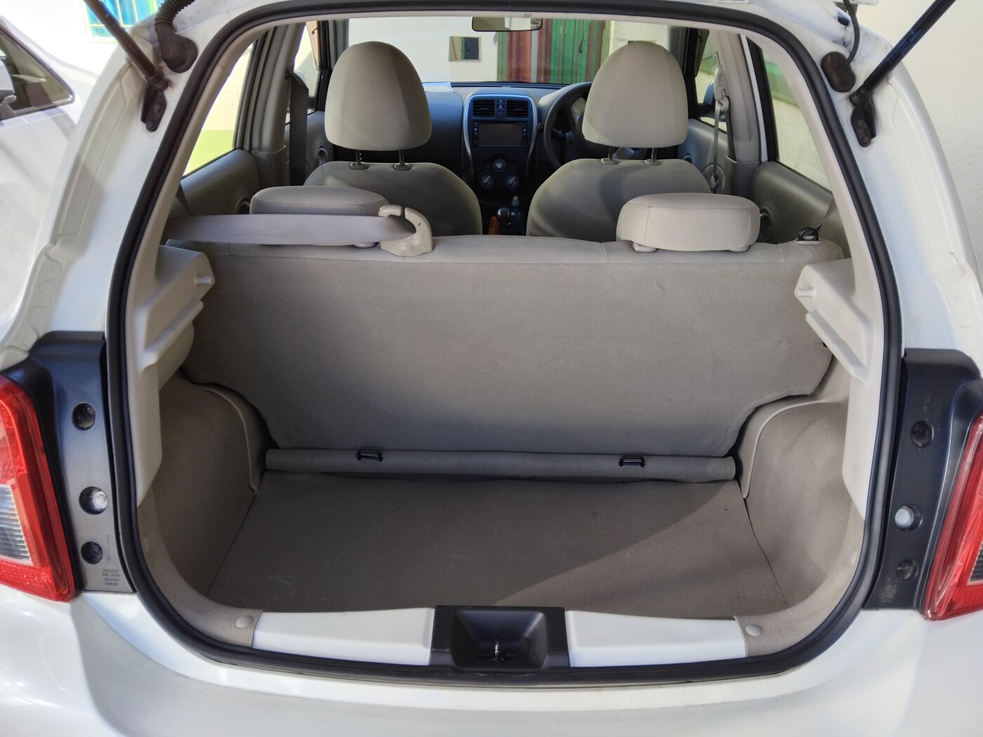 Nissan March photo 6