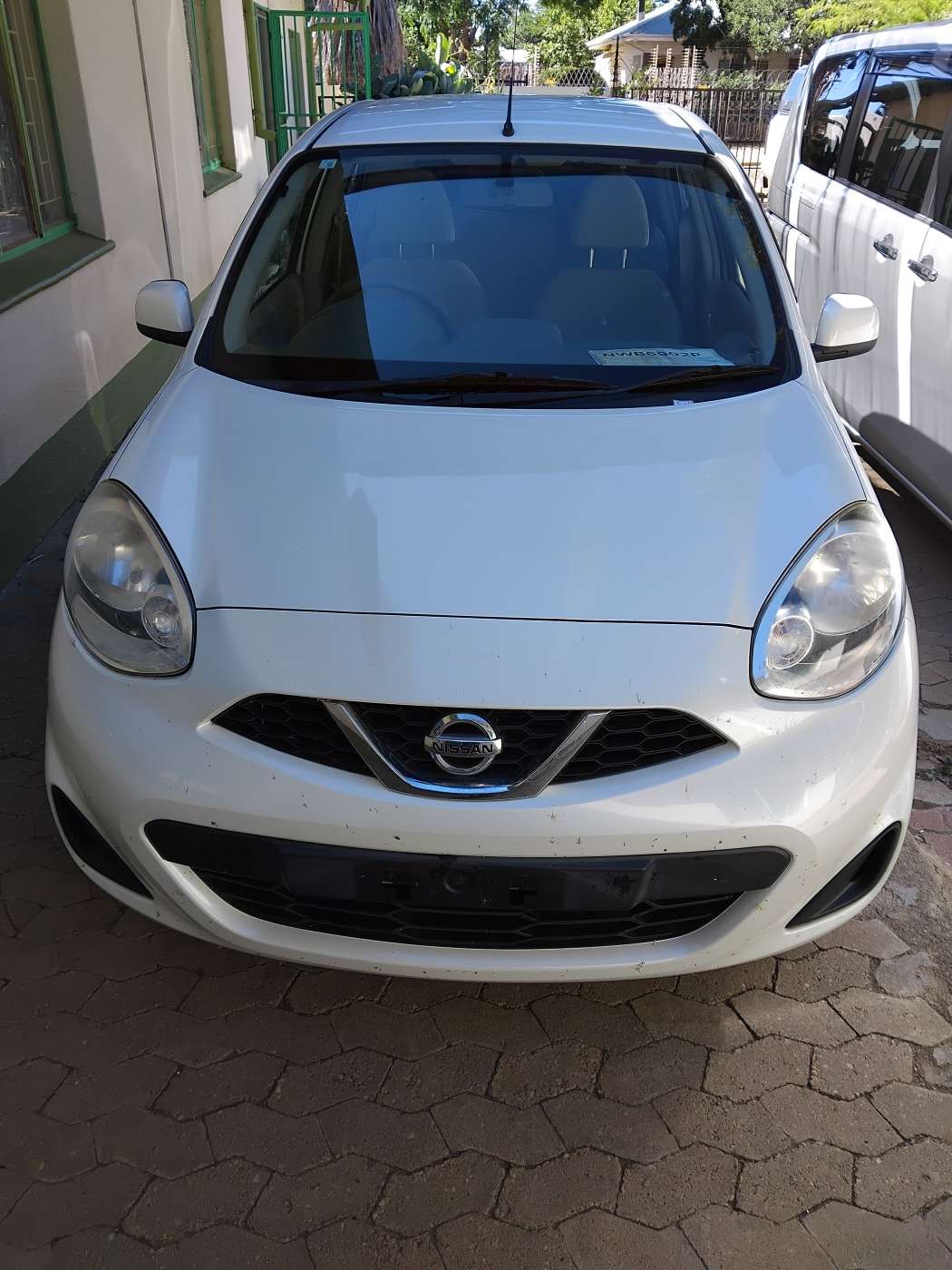 Nissan March photo 1