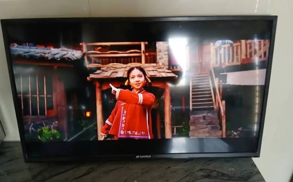 Sansui 32inch TV with remote photo 4