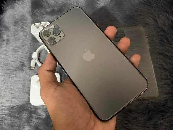 iPhone 11 Pro Max photo 2