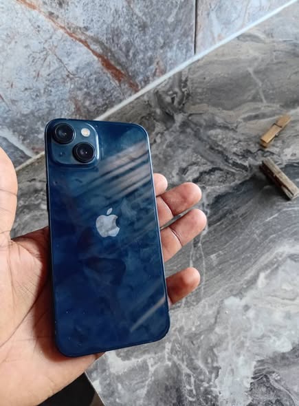 IPhone 13 128 gig photo 2