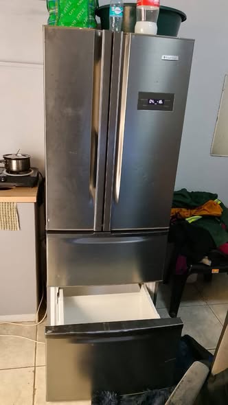 Russell Hobbs fridge photo 3