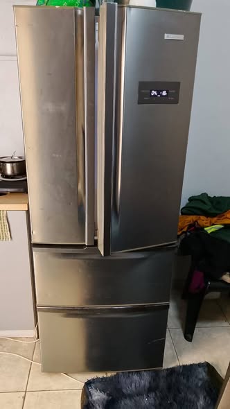 Russell Hobbs fridge photo 1