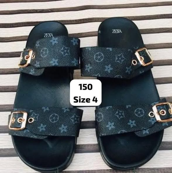 Sandals (shoes) photo 2