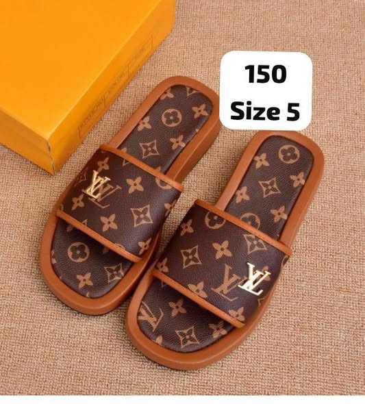 Sandals (shoes) photo 3