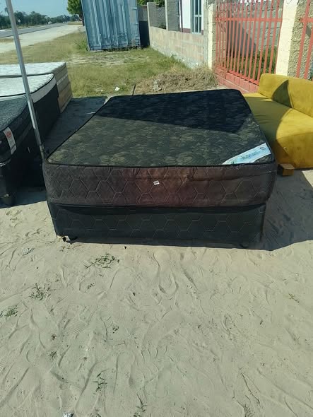 Pre-loved furniture beds photo 2