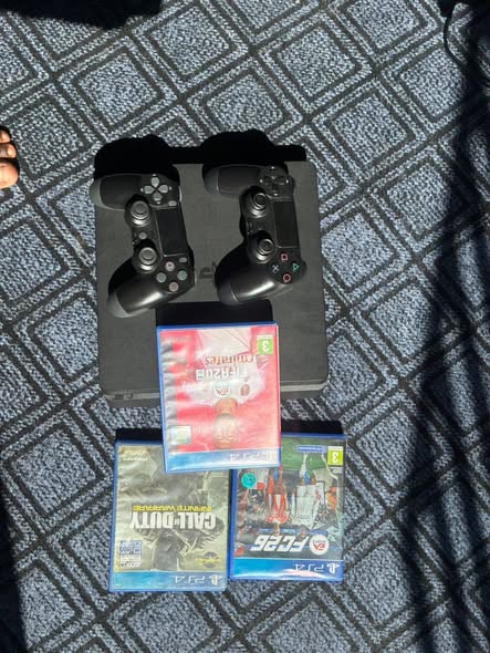 Play station 4 photo 3
