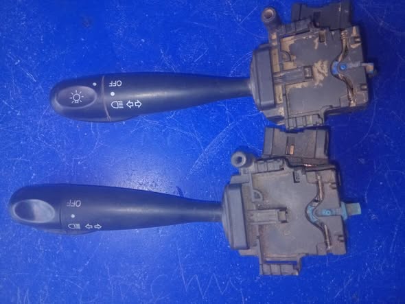 Toyota runx indicator switches photo 2