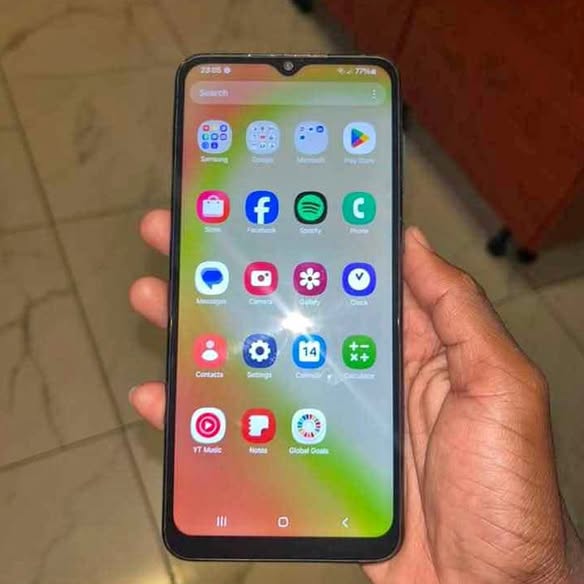 Samsung A04 photo 1