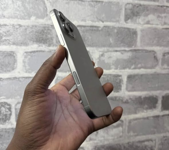iPhone 15 Pro Max photo 2