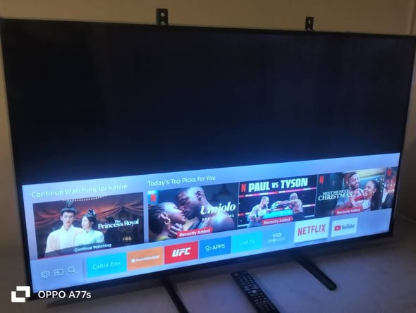 Samsung 50 inch SMART TV with remote control photo 3