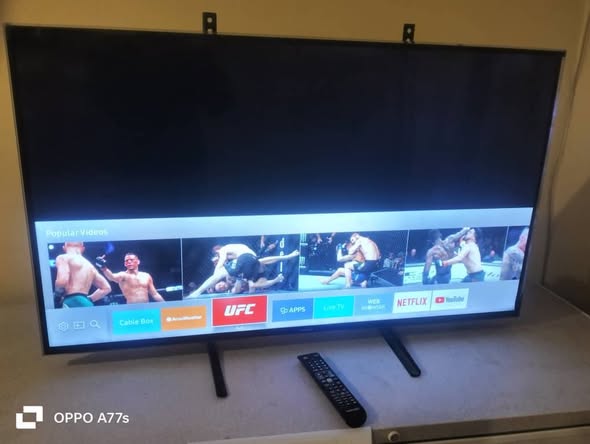 Samsung 50 inch SMART TV with remote control photo 2