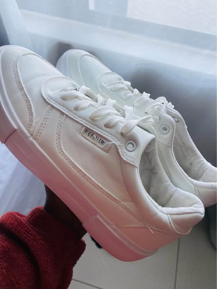 Pre owned shoes size 6 photo 2