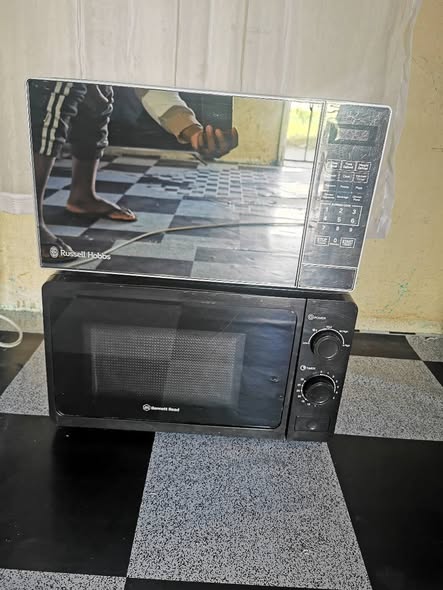 RUSSELL HOBBS MICROWAVE 20L & BENNETT READ MICROWAVE 20L photo 1