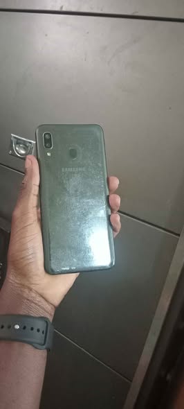 Samsung A20 photo 3