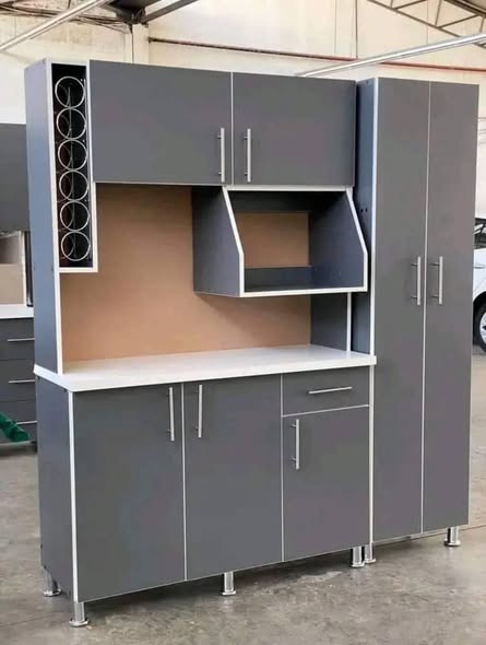 Kitchen cupboards photo 2