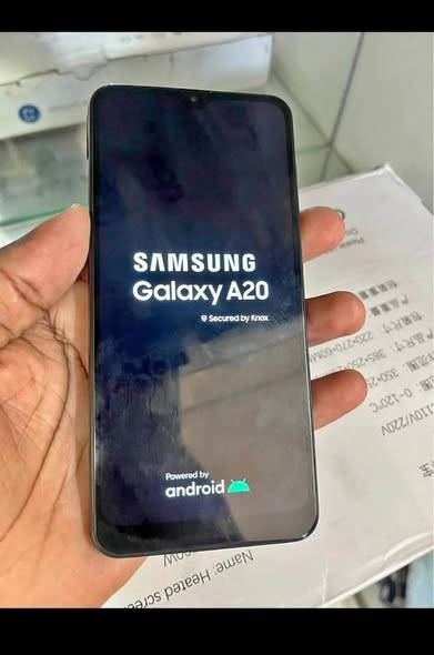 Samsung A20 photo 1