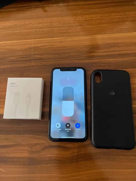 IPHONE XR 64GB photo 2