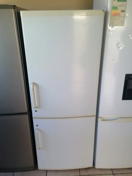 KIC bottom freezer fridge photo 1
