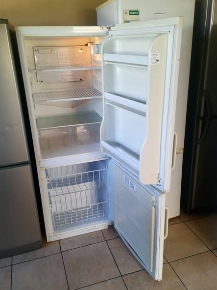 KIC bottom freezer fridge photo 2