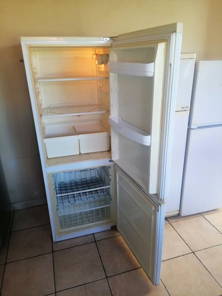KIC bottom freezer fridge photo 2
