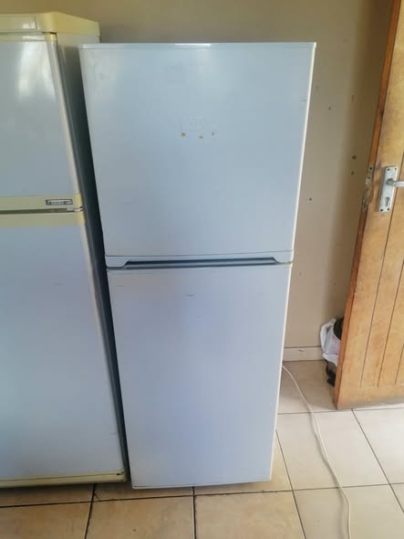 KIC top freezer fridge photo 1