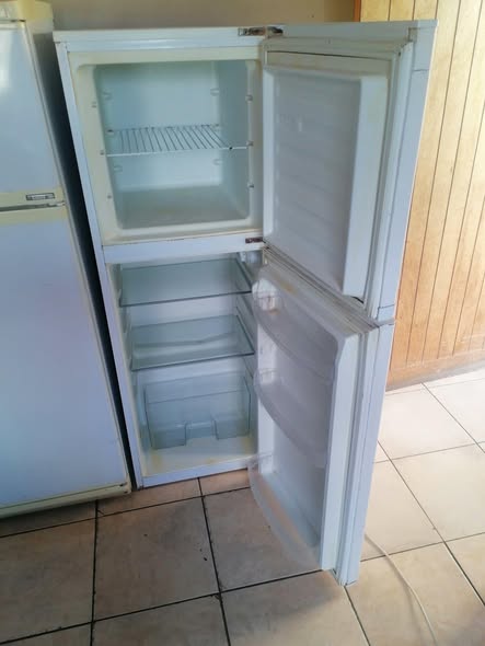 KIC top freezer fridge photo 2
