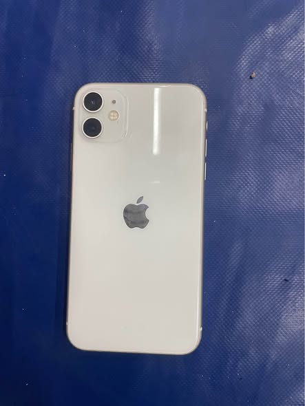 iPhone 11 photo 3