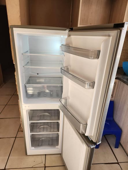 Kalvinator clean Fridge photo 4
