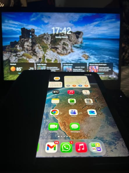 iPad A16- 11th Gen 128GB photo 1