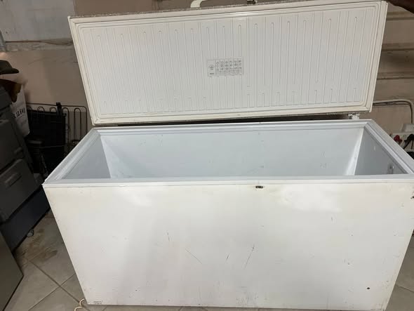 White deep freezer photo 1