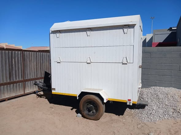 Food trailer photo 1
