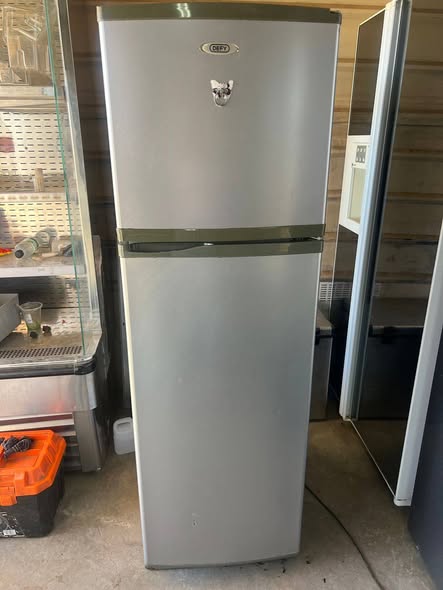 Defy fridge photo 1