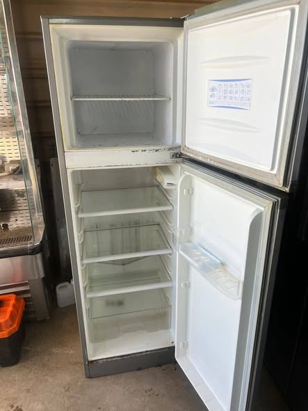 Defy fridge photo 2