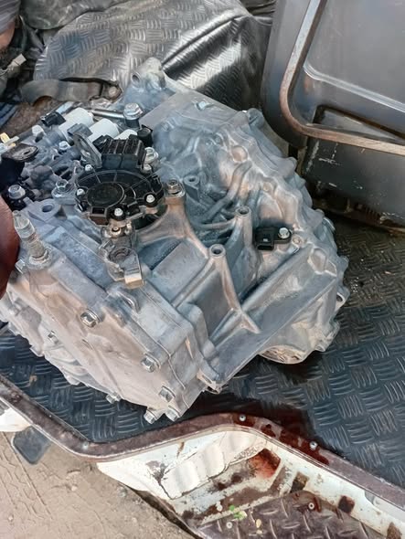 Gearbox and engine photo 4