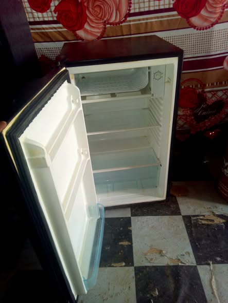 Mini fridge photo 2