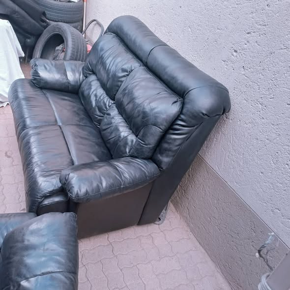 Original leather couch photo 3