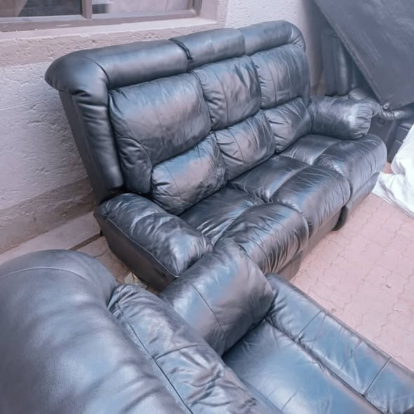 Original leather couch photo 2