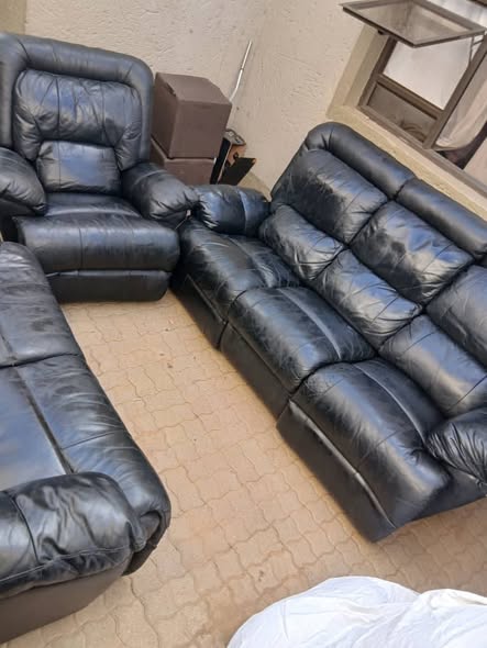 Original leather couch photo 1