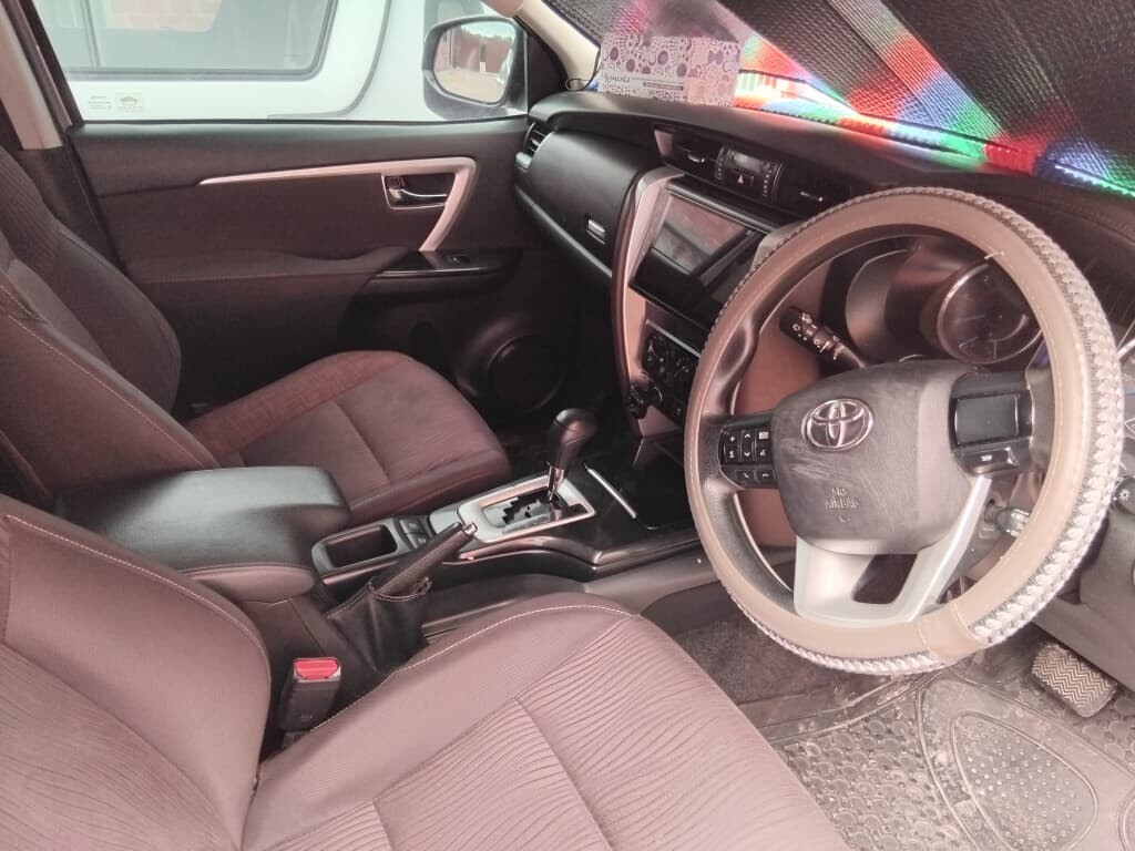 Toyota Fortuner photo 2