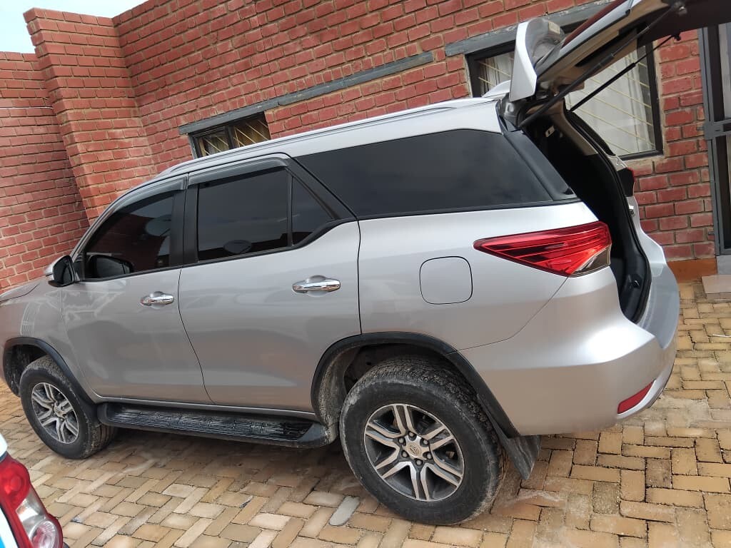 Toyota Fortuner photo 1