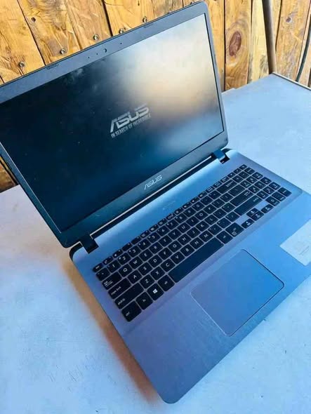 Asus VivoBook photo 1