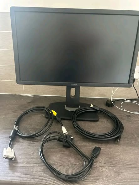 Dell UltraSharp U2312HM 23" IPS LED LCD Monitor photo 1