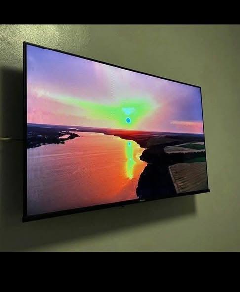 43inch Samsung TV photo 1