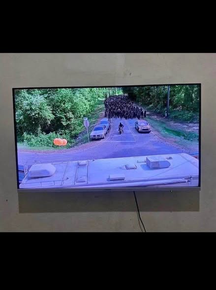 43inch Samsung TV photo 2